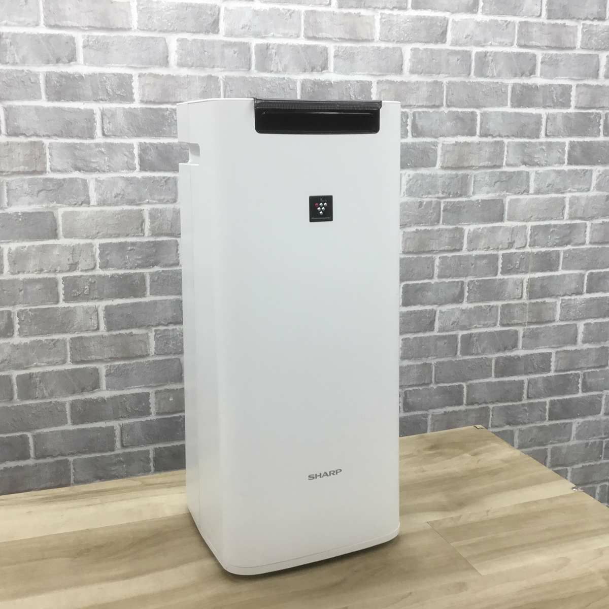 シャープ 加湿空気清浄機 18畳 PM2.5対応 プラズマクラスター25000 ホワイト KI-LS40-W 2019年製