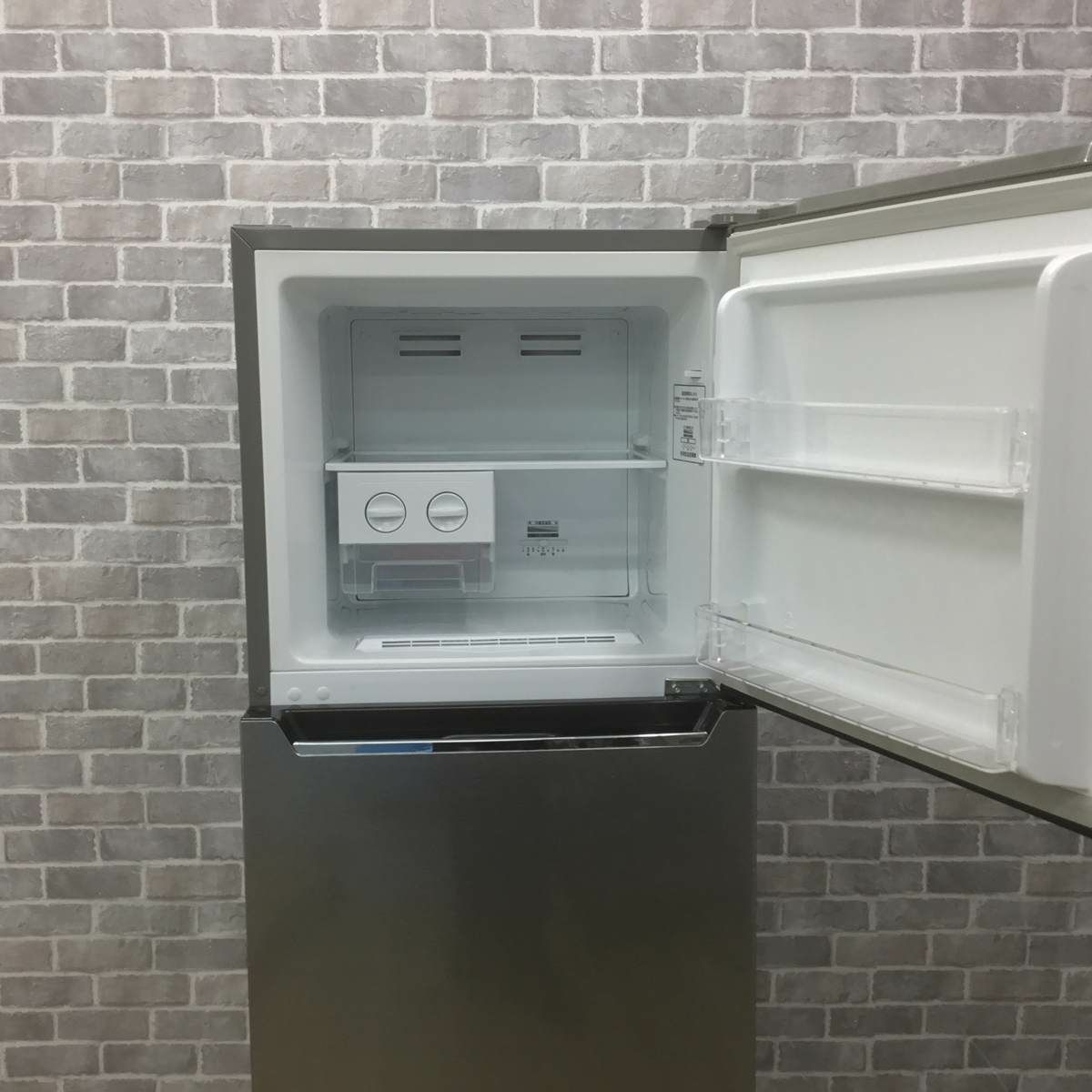 ハイセンス 冷蔵庫 2ドア 236L 右開き シルバー HR-B2302 2021年製