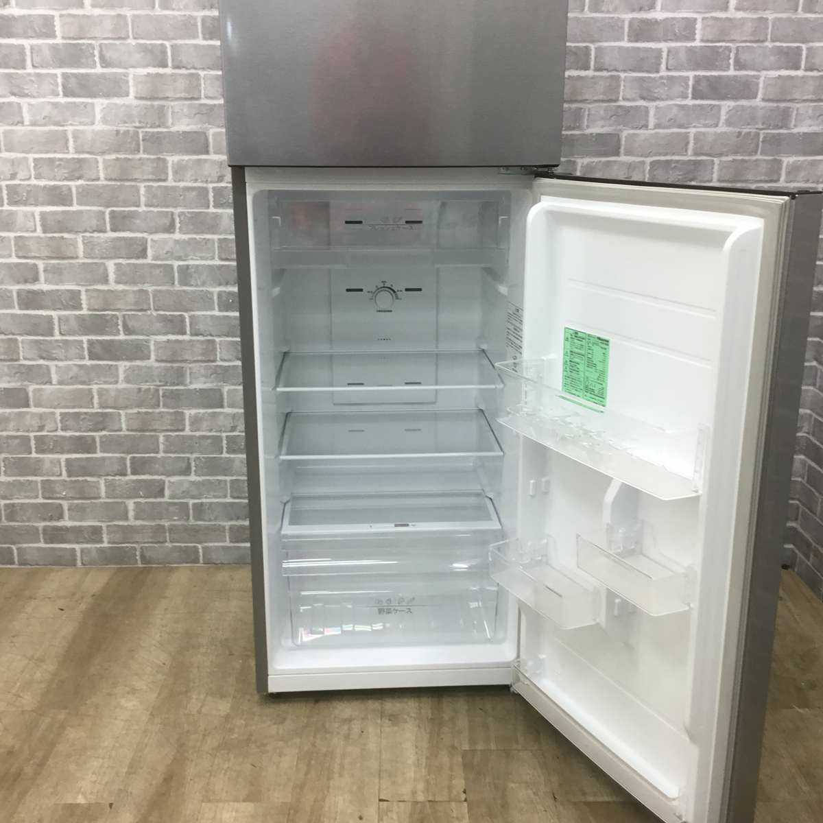 ハイセンス 冷蔵庫 2ドア 236L 右開き シルバー HR-B2302 2021年製