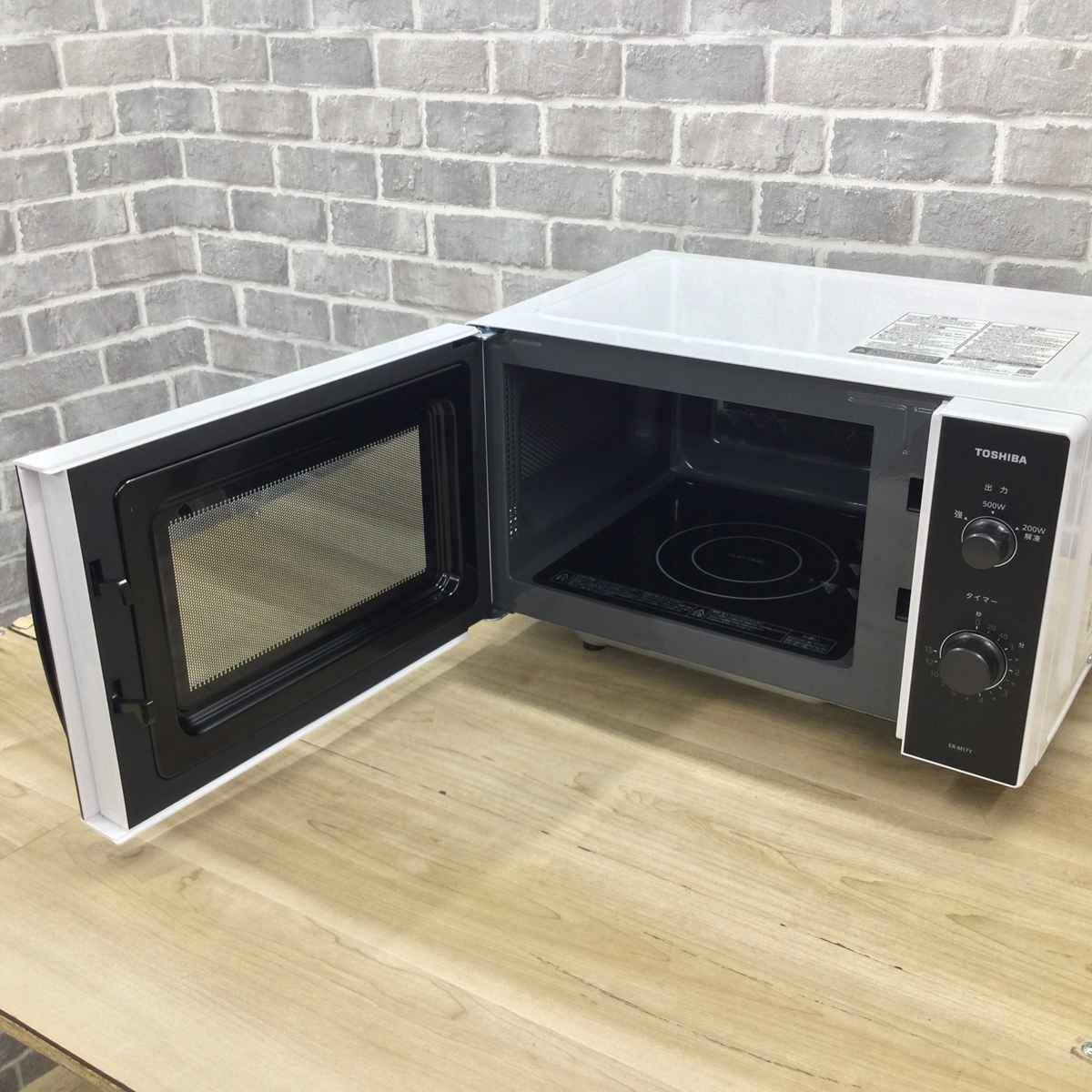 東芝 電子レンジ 520W 17L 50-60hzフラット ホワイト ER-M17Y(W) 2025年製
