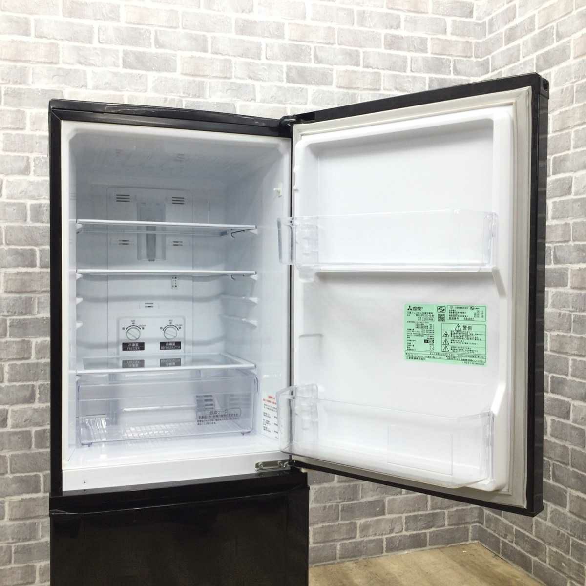三菱電機 冷蔵庫 2ドア 146L 右開き ブラック MR-P15C-B 2018年製
