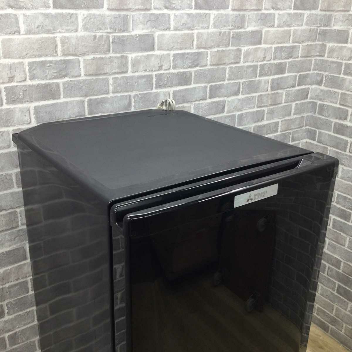 三菱電機 冷蔵庫 2ドア 146L 右開き ブラック MR-P15C-B 2018年製