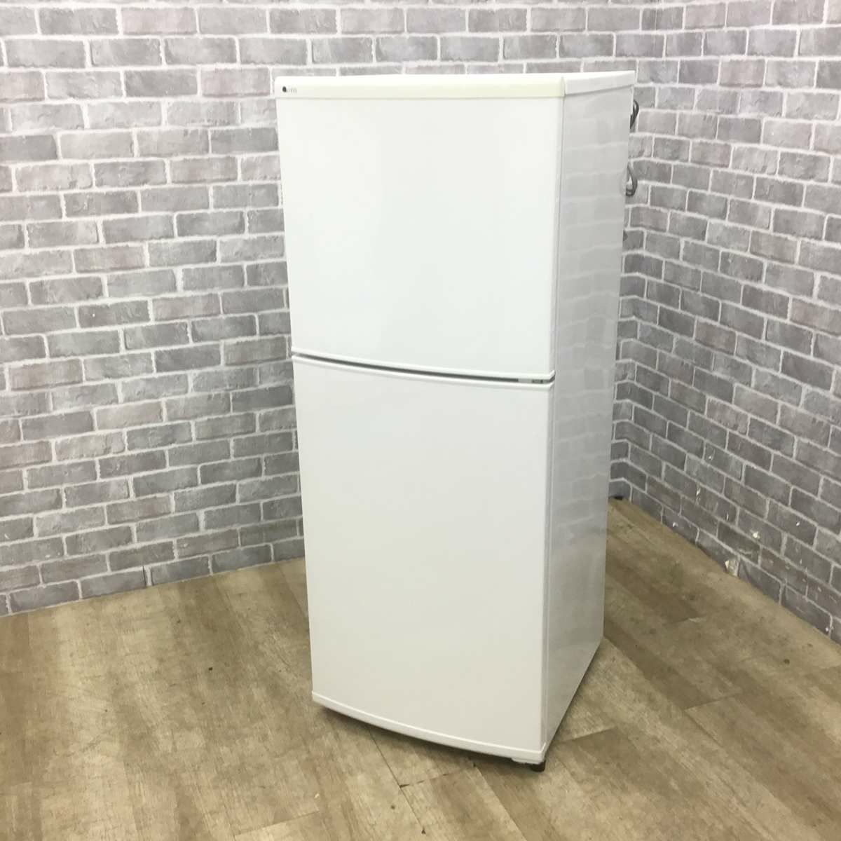 ユーイング 冷蔵庫 2ドア 140L 右開き ホワイト UR-F140J(W) 2018年製