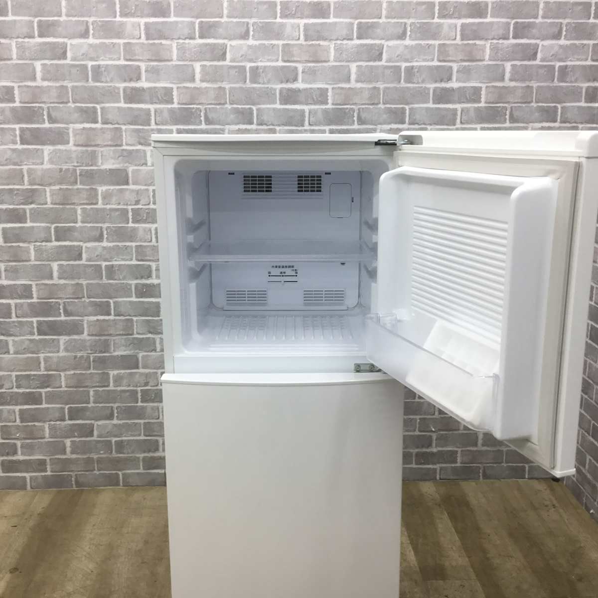 ユーイング 冷蔵庫 2ドア 140L 右開き ホワイト UR-F140J(W) 2018年製