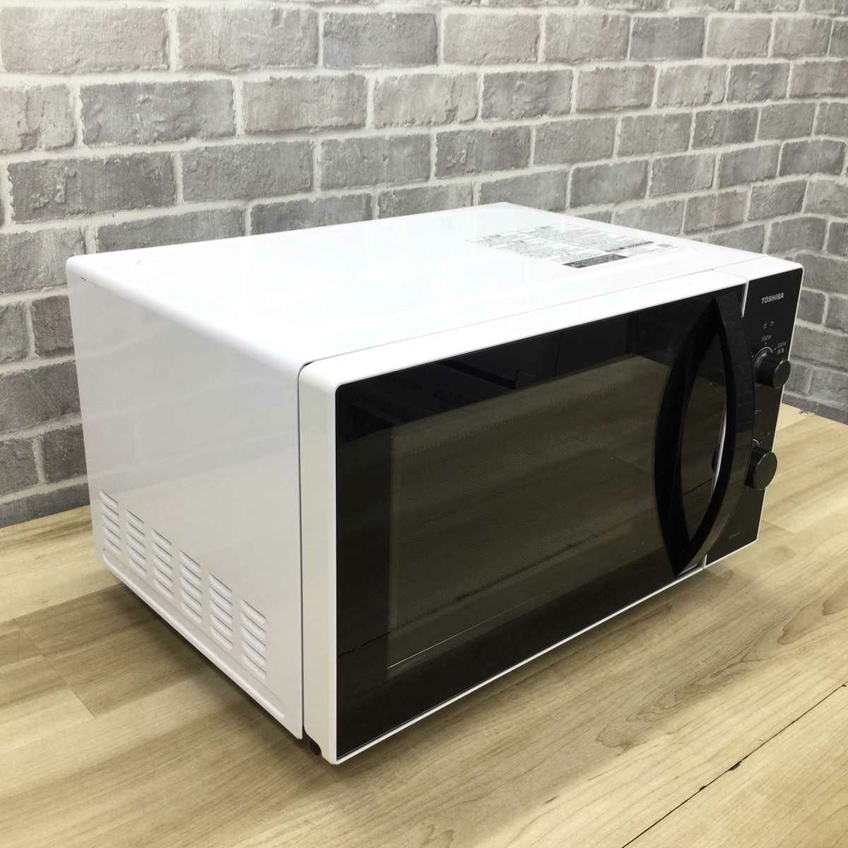 東芝 電子レンジ520W 17Lヘルツフリーフラット ER-M17Y(W) 2024年製