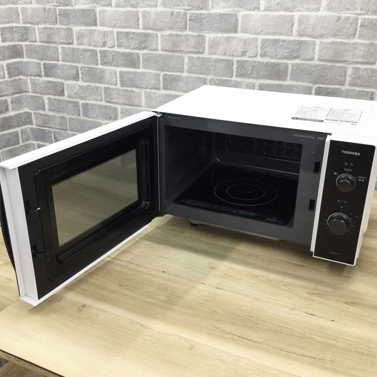 東芝 電子レンジ520W 17Lヘルツフリーフラット ER-M17Y(W) 2024年製
