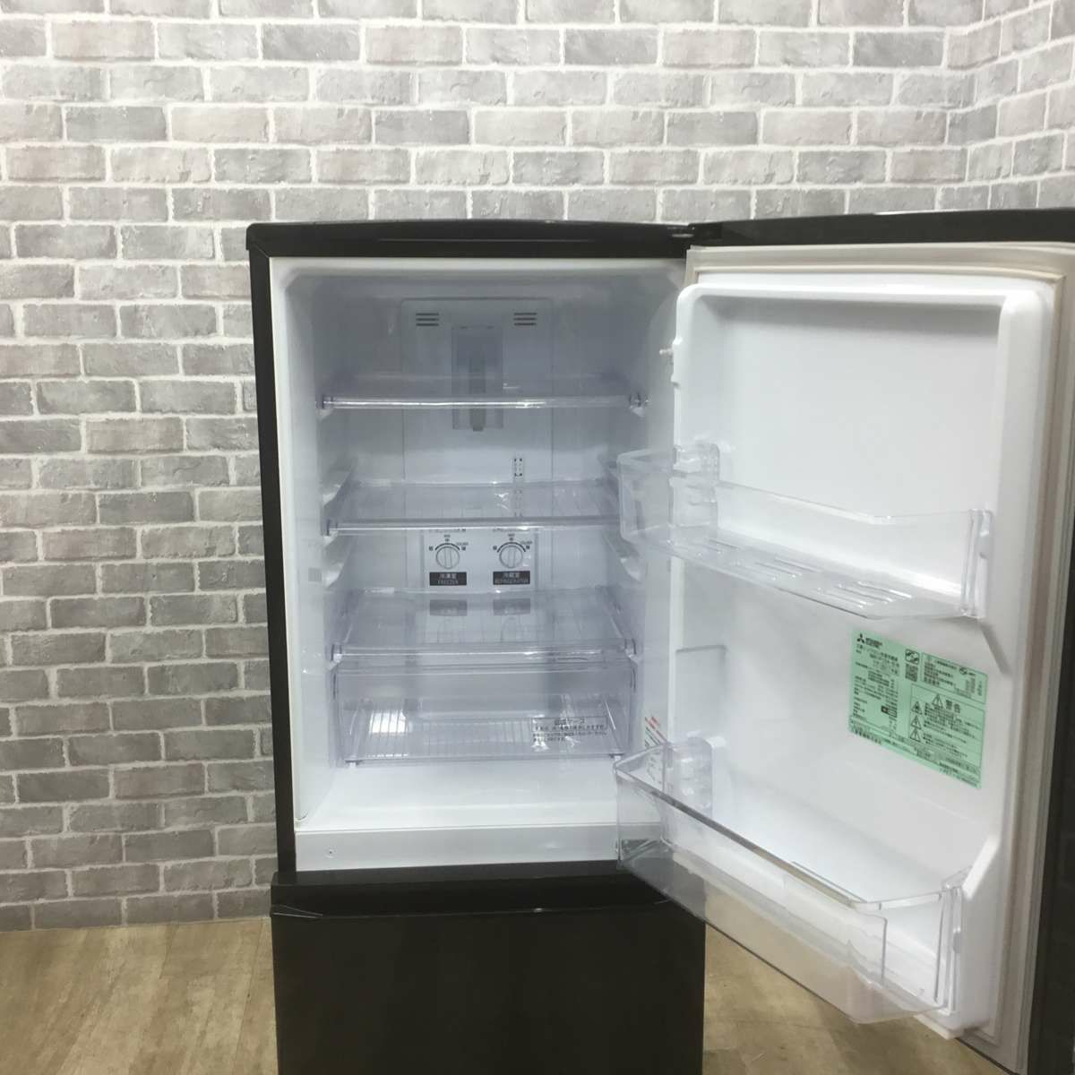 三菱電機 冷蔵庫 2ドア 146L 右開き ブラック MR-P15A-B 2017年製