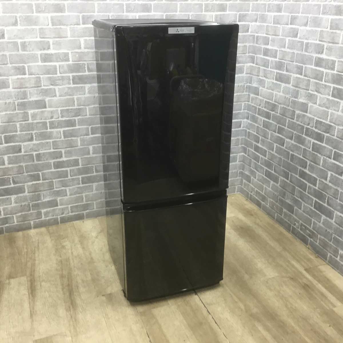 三菱電機 冷蔵庫 2ドア 146L 右開き ブラック MR-P15A-B 2017年製