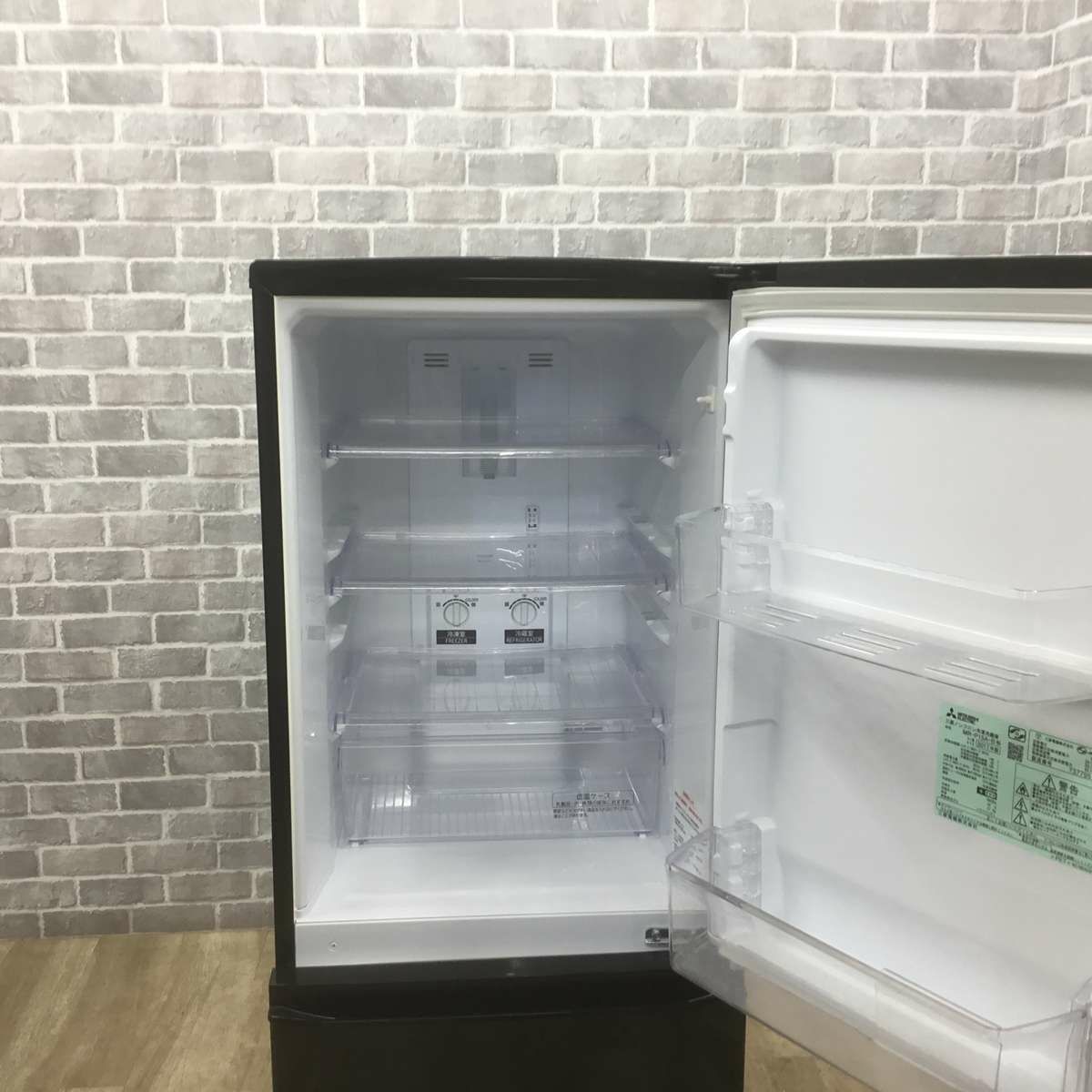 三菱電機 冷蔵庫 2ドア 146L 右開き ブラック MR-P15A-B 2017年製