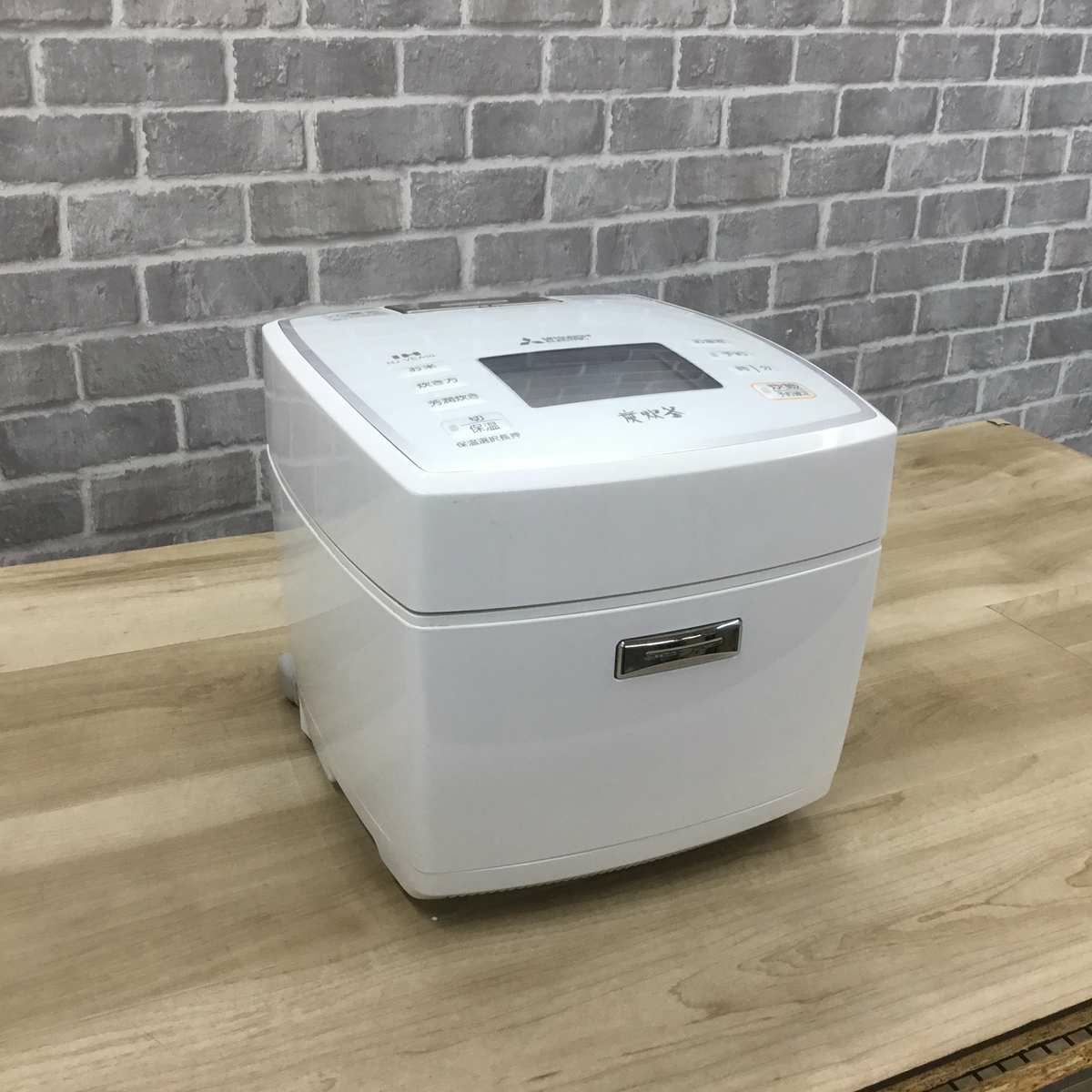 三菱電機 炊飯器 IH式 5.5合炊き 備長炭 炭炊釜 ホワイト NJ-VEA10-W 2020年製