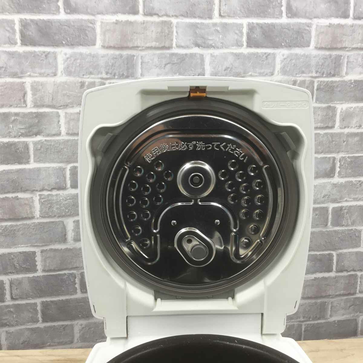 三菱電機 炊飯器 IH式 5.5合炊き 備長炭 炭炊釜 ホワイト NJ-VEA10-W 2020年製