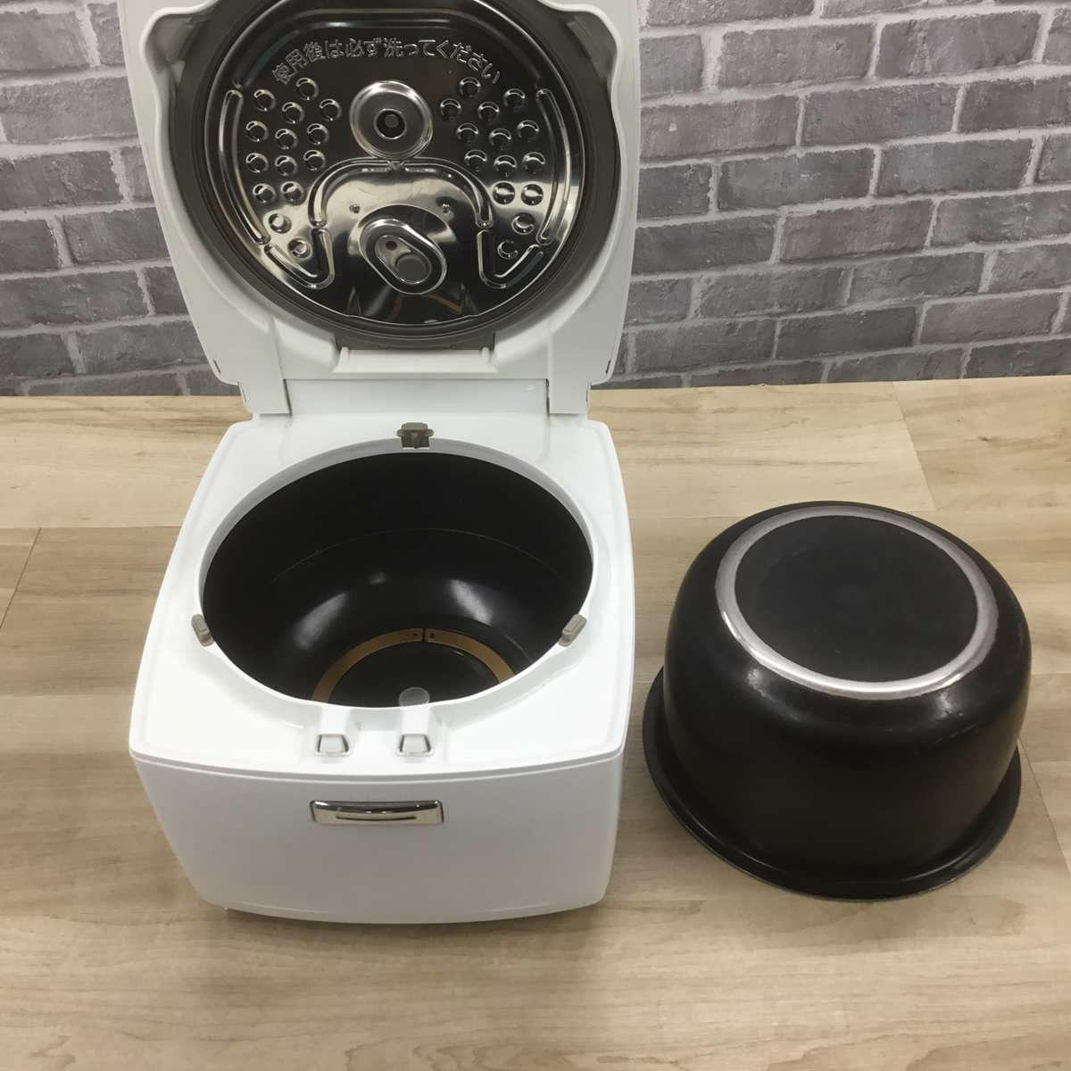 三菱電機 炊飯器 IH式 5.5合炊き 備長炭 炭炊釜 ホワイト NJ-VEA10-W 2020年製