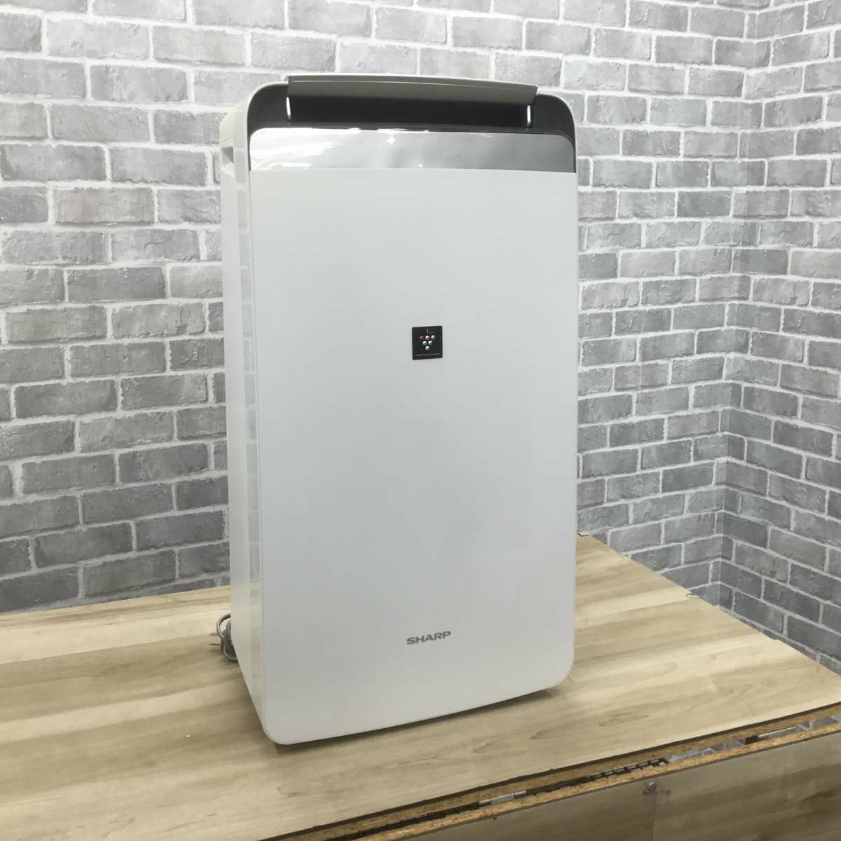 シャープ 除湿器 衣類乾燥 4.5L コンプレッサー式 プラズマクラスター搭載 木造 20畳 鉄筋 40畳 ホワイト CV-J180-W 2020年製