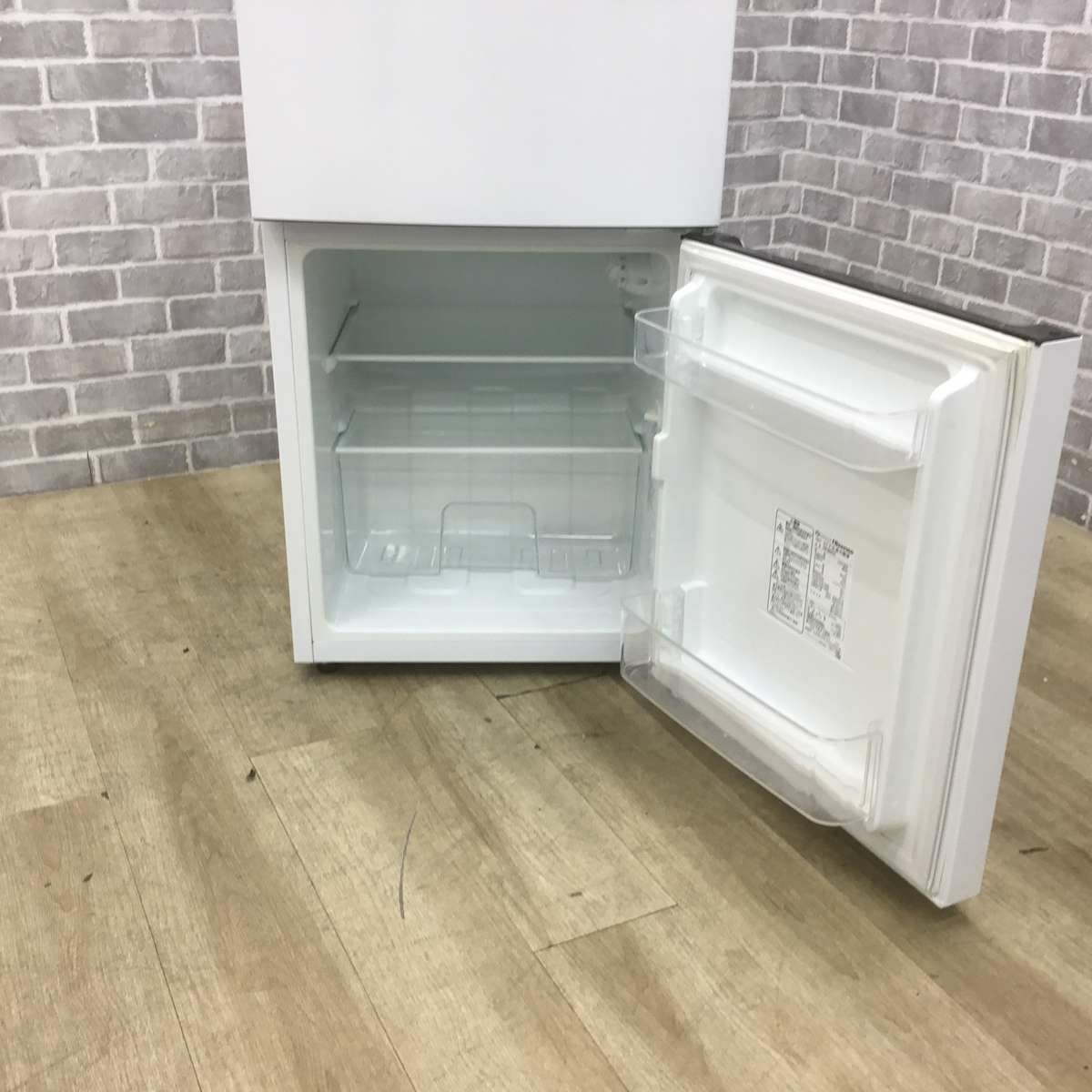 ハイセンス 冷蔵庫 2ドア 93L 右開き ホワイト HR-B95A 2017年製