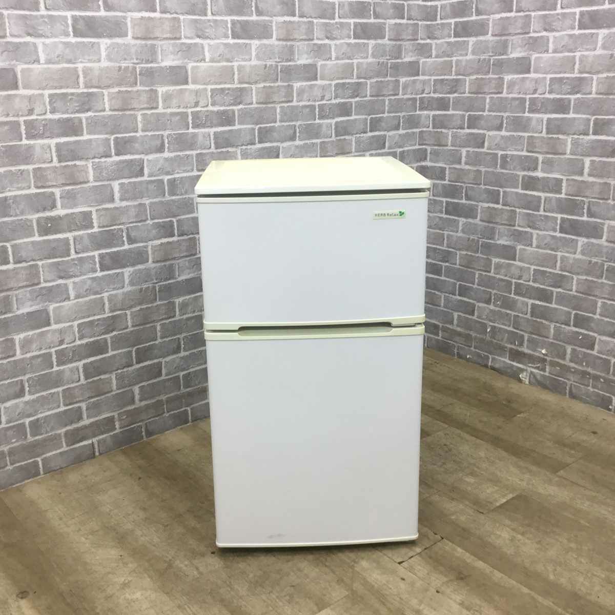 ヤマダ電機 冷蔵庫 2ドア 90L 右開き ホワイト YRZ-C09B1 2018年製