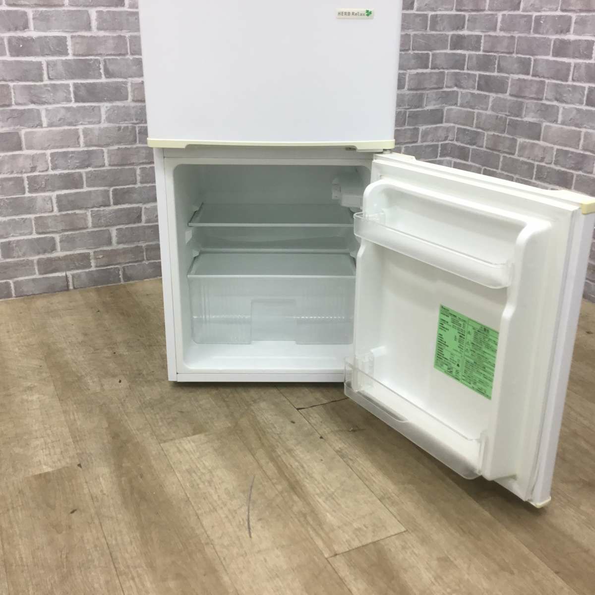 ヤマダ電機 冷蔵庫 2ドア 90L 右開き ホワイト YRZ-C09B1 2017年製