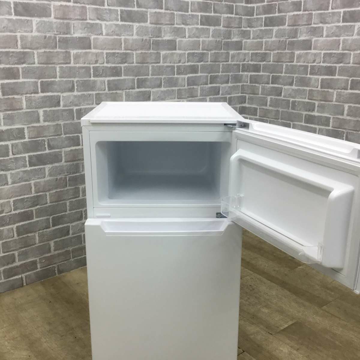 ヤマダ電機 REFAGE 冷蔵庫 2ドア 87L 右開き ホワイト YRZ-C09LW 2024年製