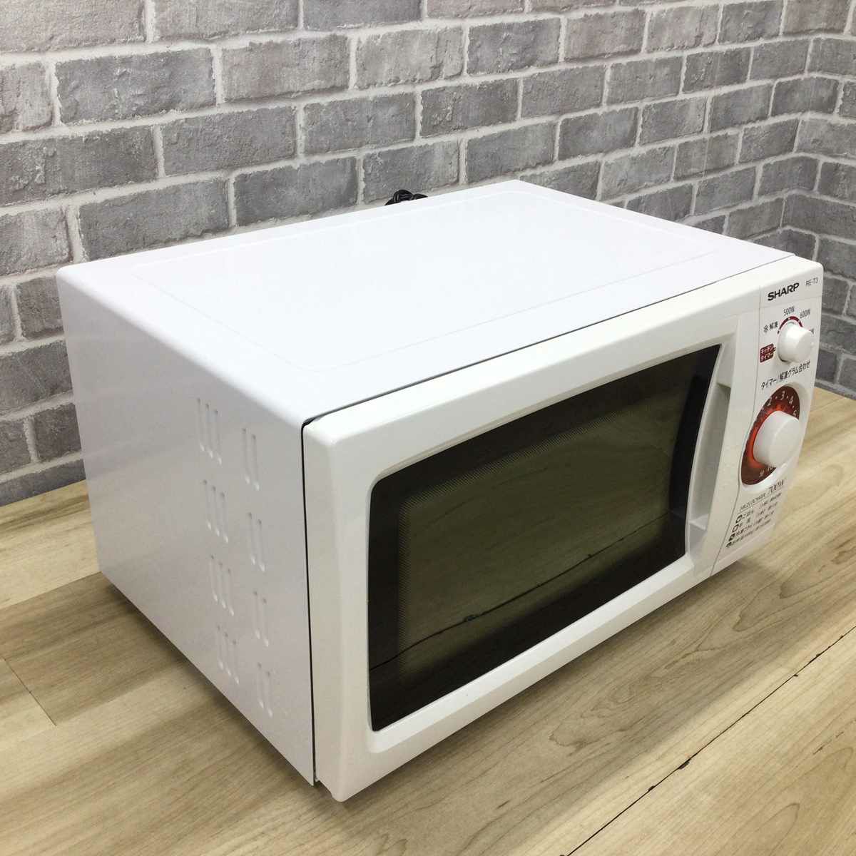 シャープ 電子レンジ 700W 20L 50hz 東日本専用 ホワイト RE-T3-W5 2018年製