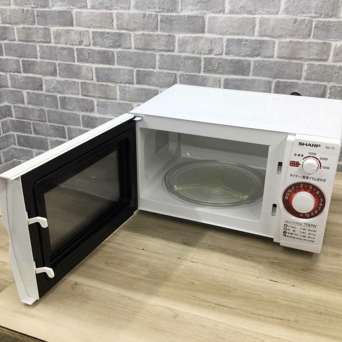 シャープ 電子レンジ 700W 20L 50hz 東日本専用 ホワイト RE-T3-W5 2018年製