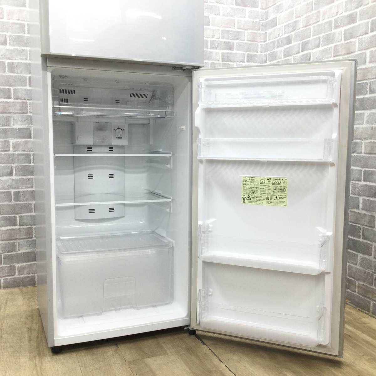 シャープ 冷蔵庫 2ドア 225L 右開き シルバー SJ-D23C-S 2018年製