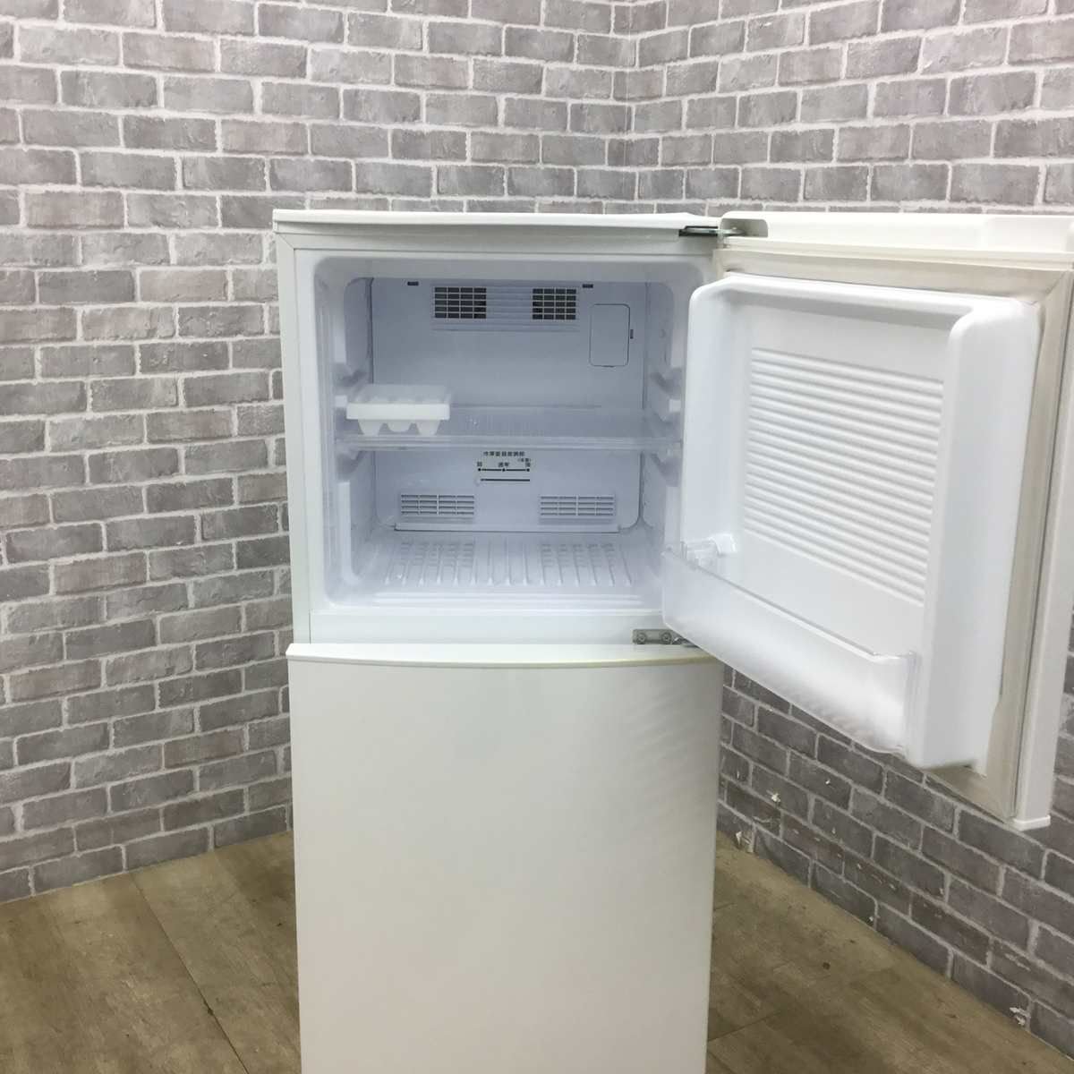 ユーイング 冷蔵庫 2ドア 140L 右開き ホワイト UR-F140J(W) 2018年製