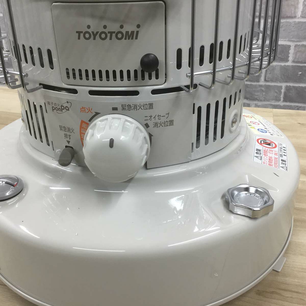 トヨトミ 石油ストーブ 自然通気形 解放式 ホワイト KS-67H 2024年製 【未使用品】