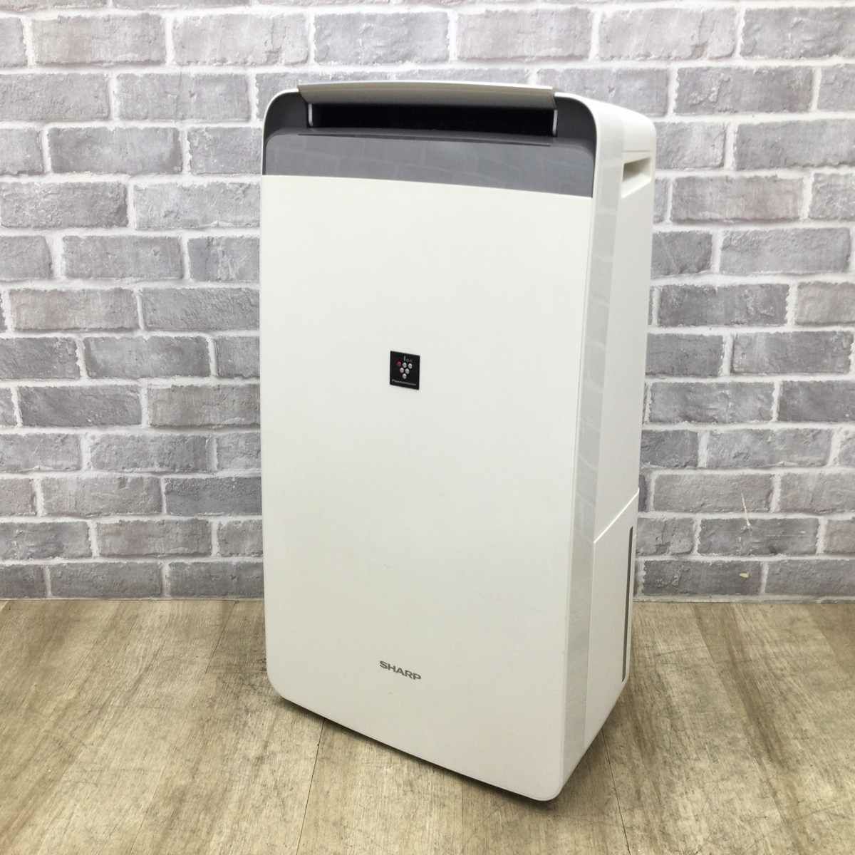 シャープ 衣類乾燥 除湿器 コンプレッサー式 40畳 プラズマクラスター7000 ホワイト 
CV-H180-W 2018年製