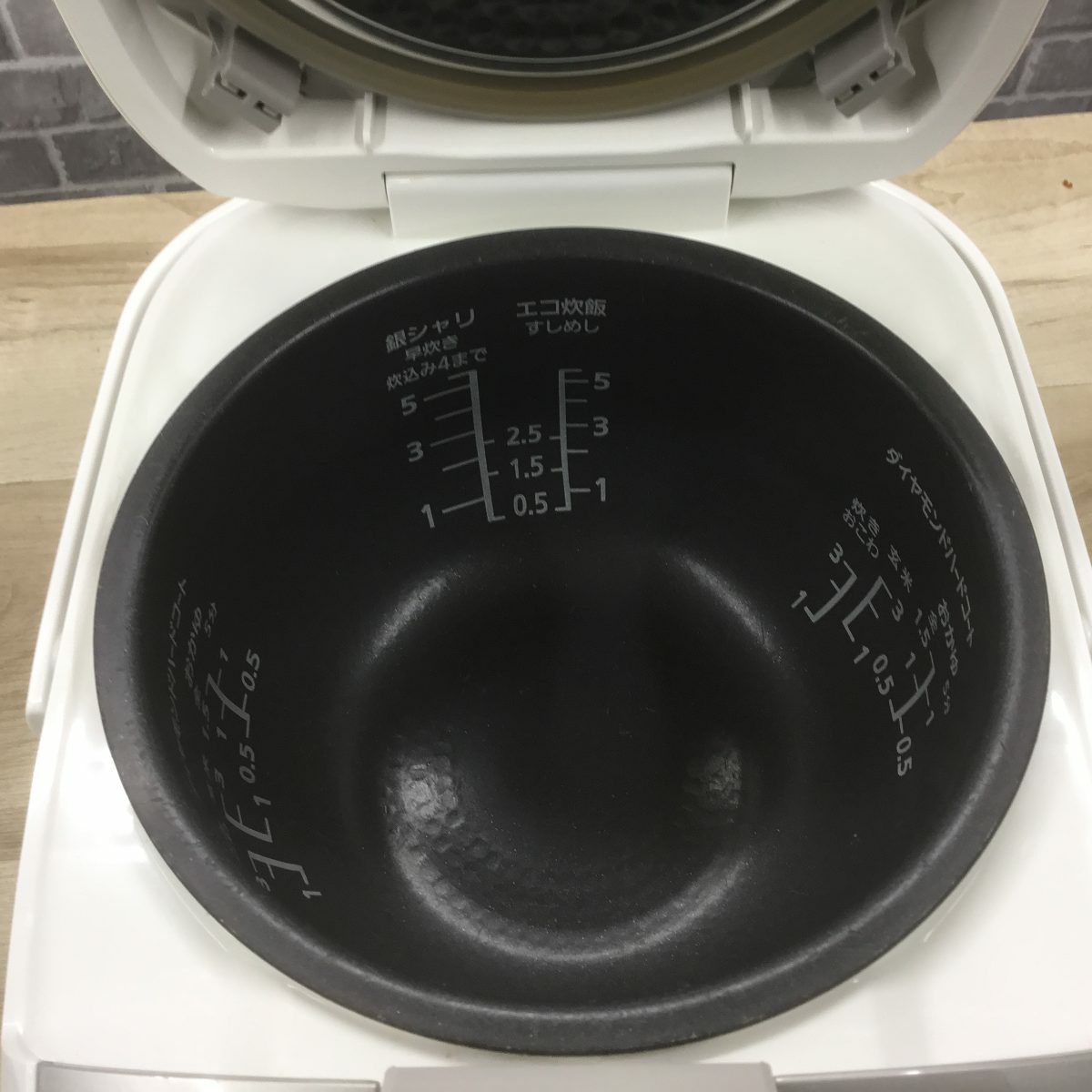 パナソニック 炊飯器 IH式 5.5合炊き シャンパンホワイト SR-FD107-W 2018年製
