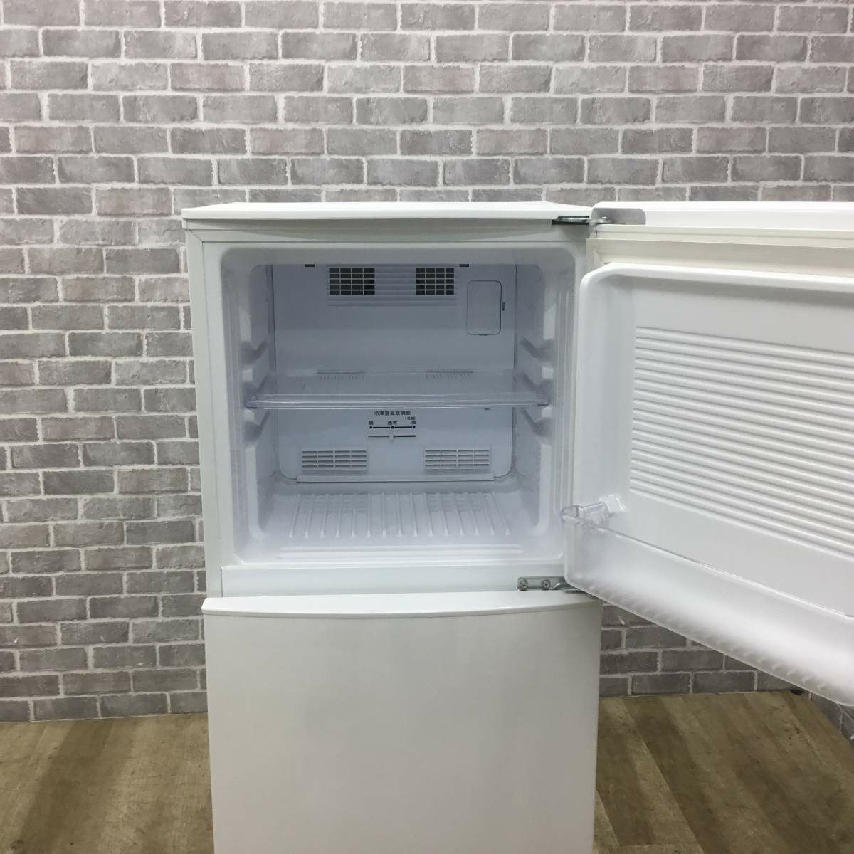 ユーイング 冷蔵庫 2ドア 140L 右開き ホワイト UR-F140J(W) 2018年製