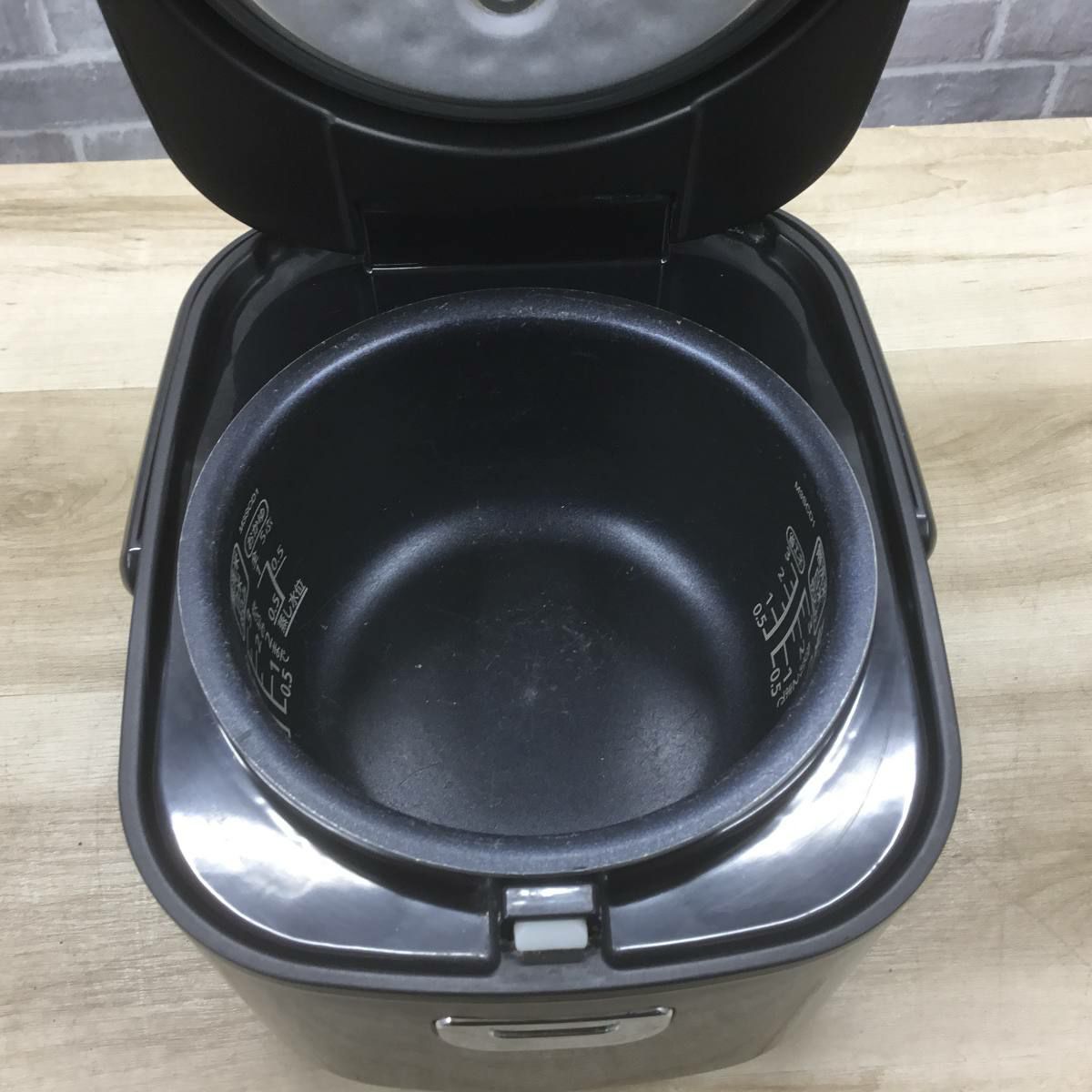 アイリスオーヤマ 炊飯器 マイコン式 3合炊き ブラック RC-MA30AZ-B 2018年製