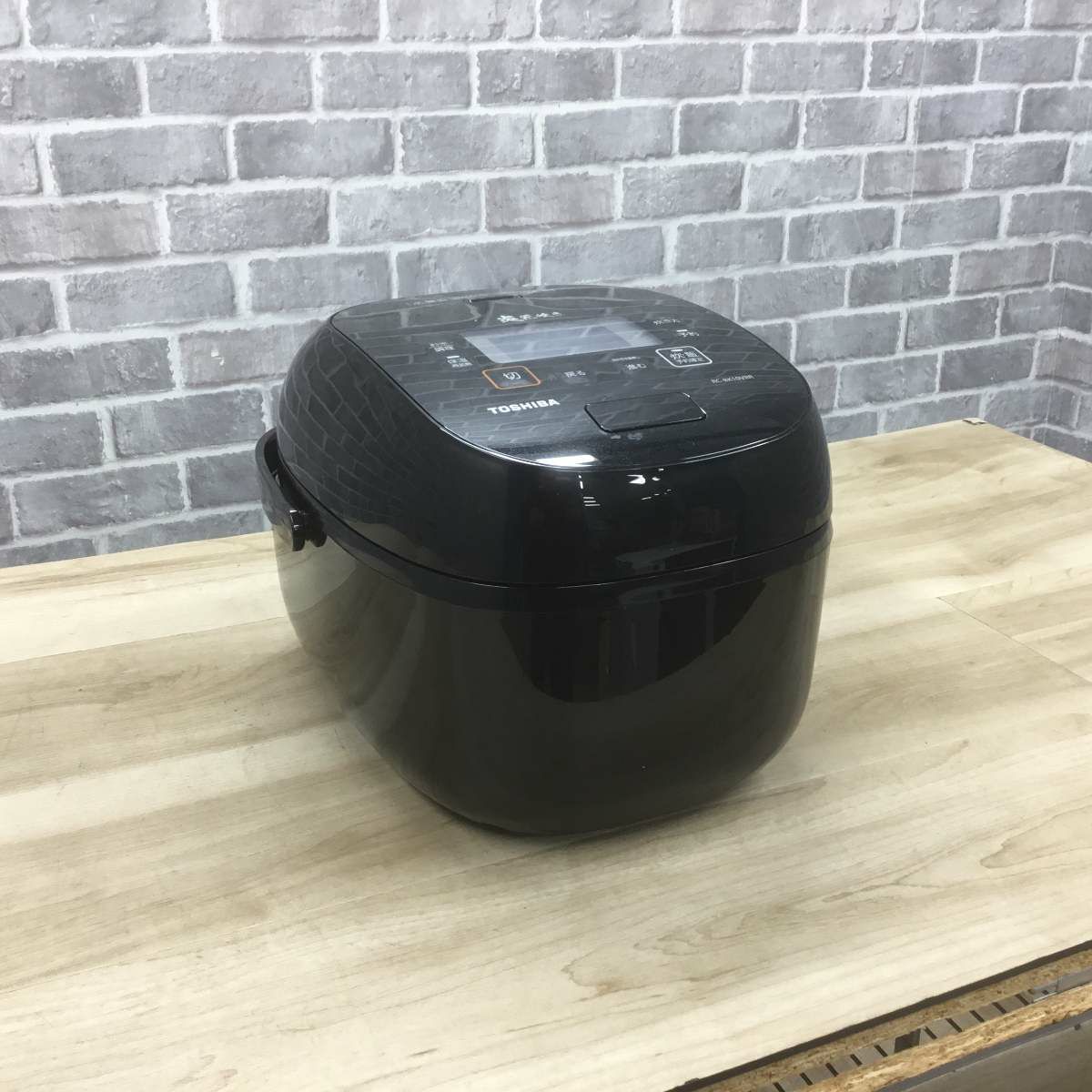 東芝 炎匠炊き 炊飯器 真空IH式 5.5合炊き 鍛造かまど銅釜 グランブラック RC-BK10VRR-K 2022年製