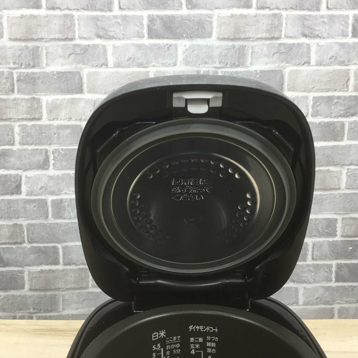 東芝 炎匠炊き 炊飯器 真空IH式 5.5合炊き 鍛造かまど銅釜 グランブラック RC-BK10VRR-K 2022年製