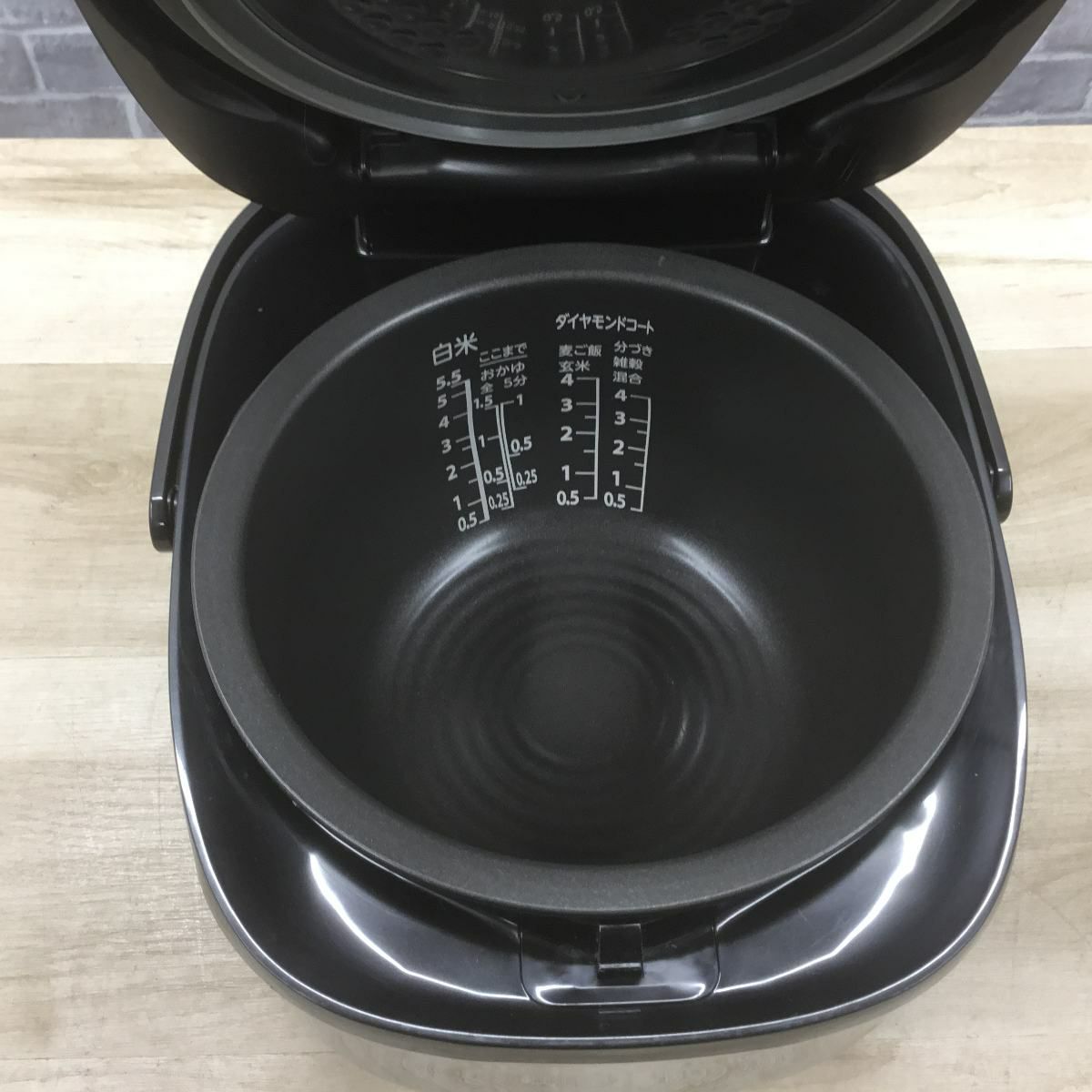 東芝 炎匠炊き 炊飯器 真空IH式 5.5合炊き 鍛造かまど銅釜 グランブラック RC-BK10VRR-K 2022年製