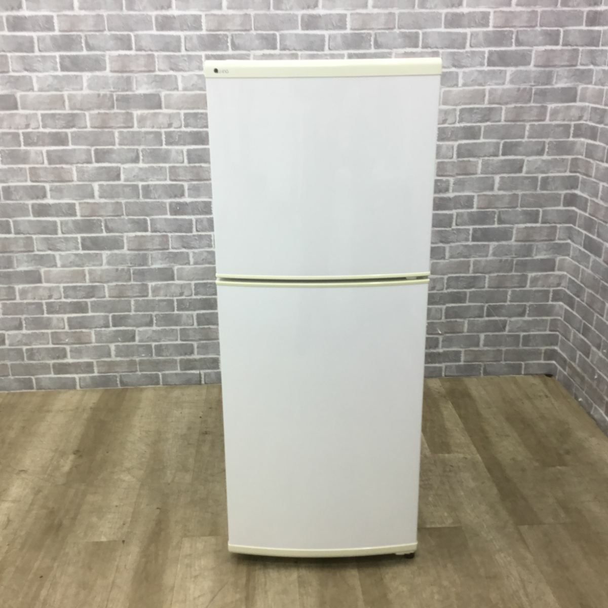 ユーイング 冷蔵庫 2ドア 140L 右開き ホワイト UR-F140J(W) 2018年製