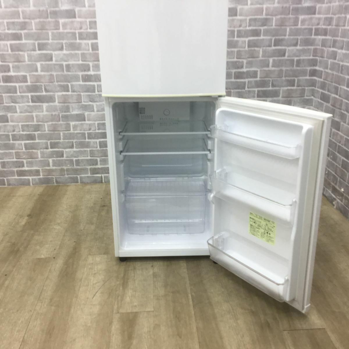 ユーイング 冷蔵庫 2ドア 140L 右開き ホワイト UR-F140J(W) 2018年製