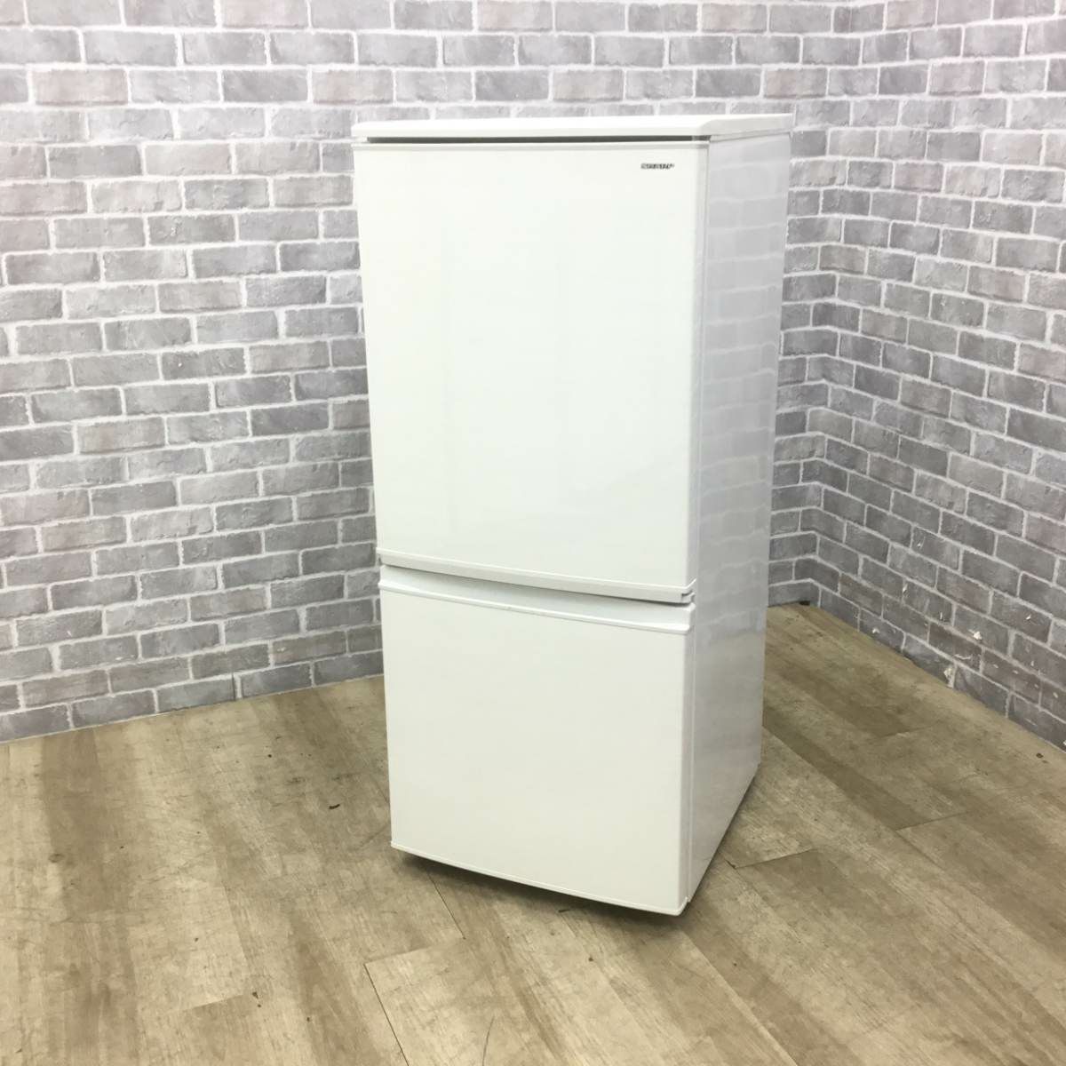 シャープ 冷蔵庫 2ドア 137L どっちもドア SJ-D14D-W 2018年製